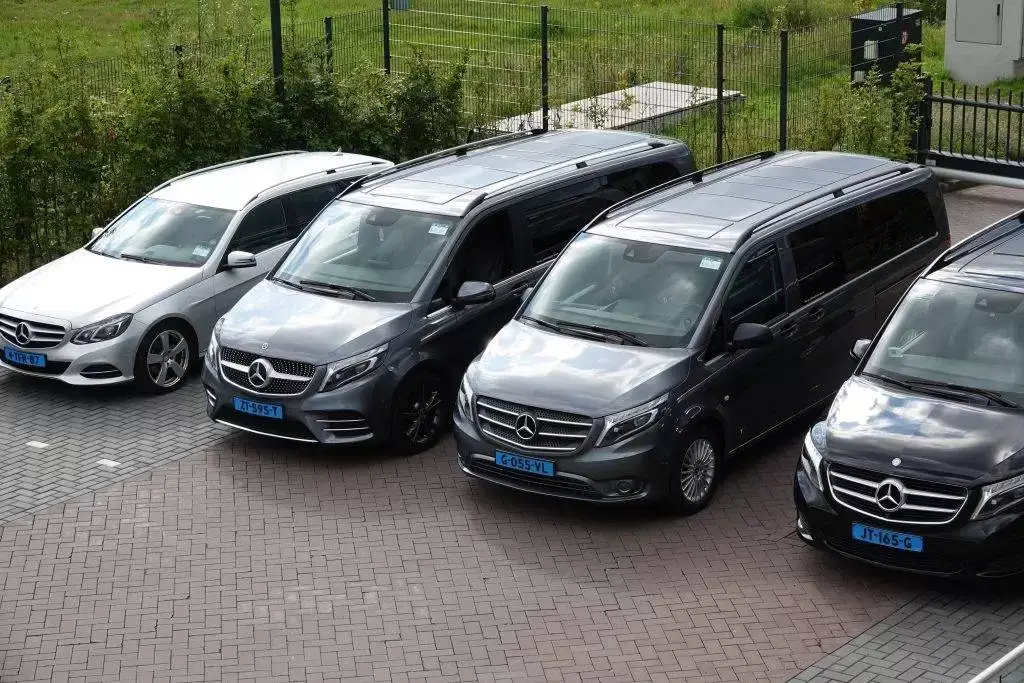 Wagenpark van Taxi Kaatsheuvel: Mercedes taxi’s en taxibussen
